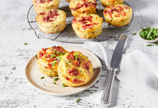 Frühstücks-Muffins mit Zucchini und Bacon