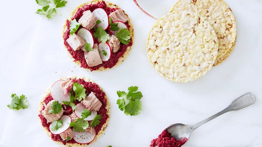 Maiswaffeln mit Rote-Beete-Hummus